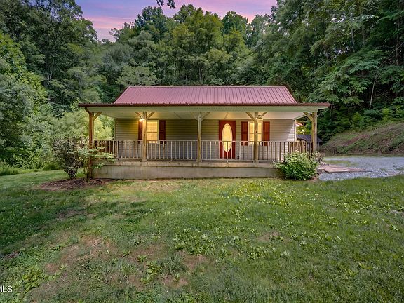 2nd image of 204 Thomas Rd