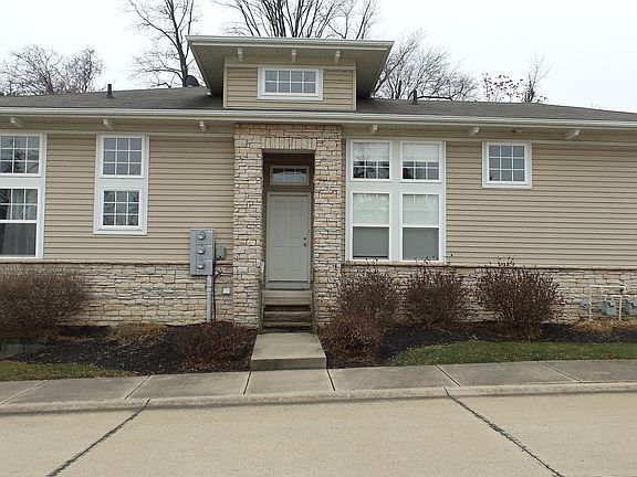 2nd image of 5825 Stonegate Cir