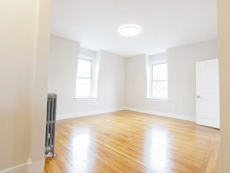 157 Winthrop St #2 — Photo 3