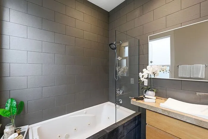 471 S Van Ness Ave — Photo 18