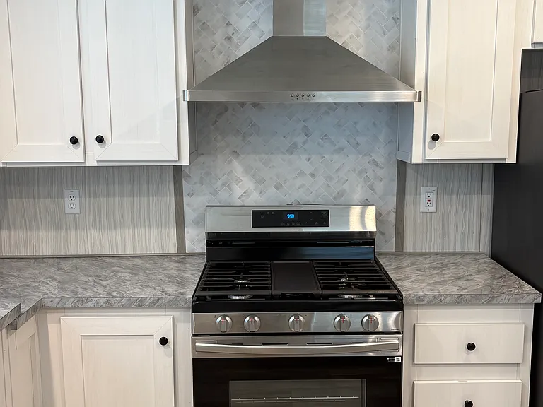 690 Rose Blvd — Photo 4