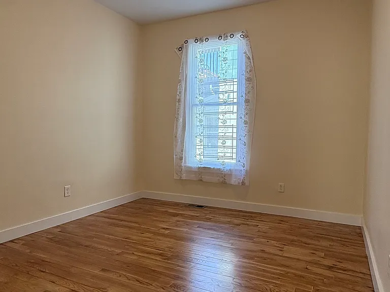 262 Lloyd St #1 — Photo 9