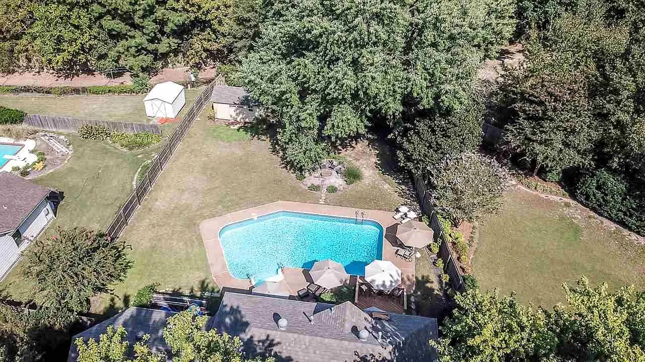4 bed, 2.5 bath, $3,950 — Photo 3