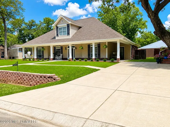 9328 Wild Oaks Dr, Ocean Springs, MS 39564