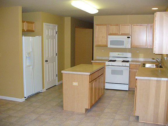 3rd image of 1375 S Amarias Dr