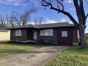 2nd image of 226 E Rio Grande St