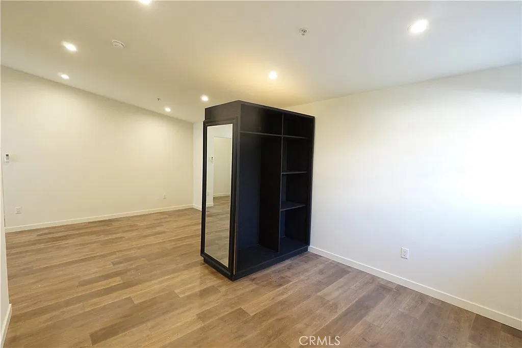 2 bed, 1.5 bath, 900 sqft, $2,750 — Photo 2