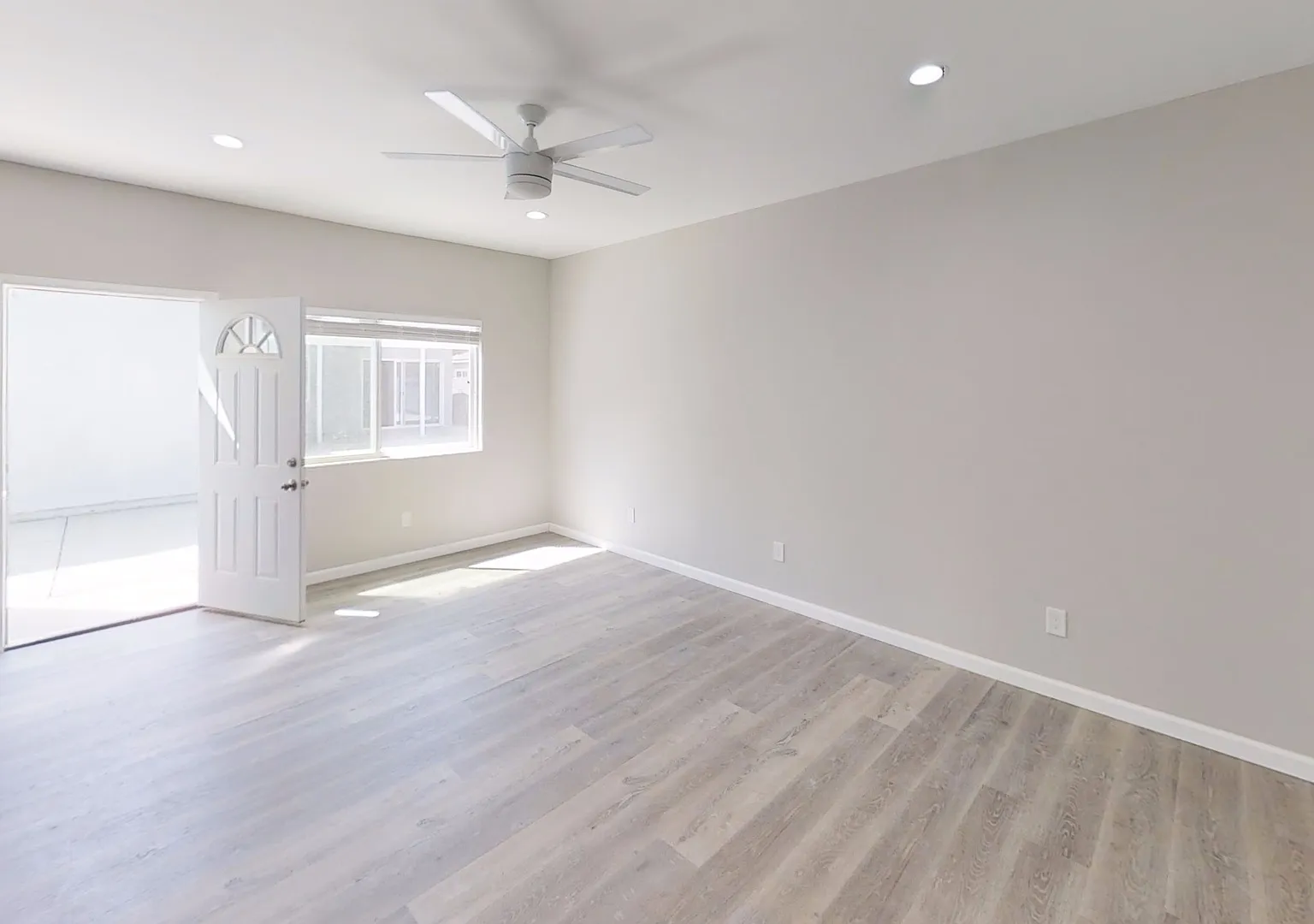 One Story 4BD/2BA w/ Private Yard! — Photo 2