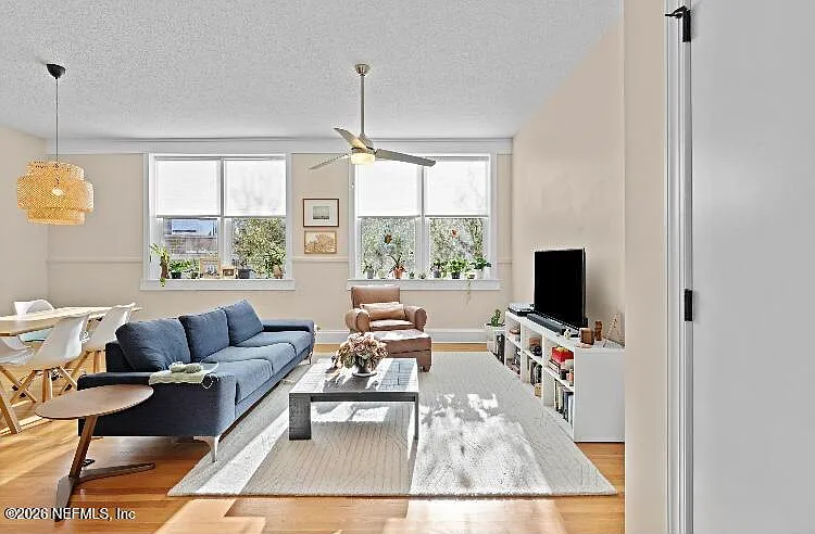 1 bed, 1.0 bath, 850 sqft, $1,900 — Photo 3