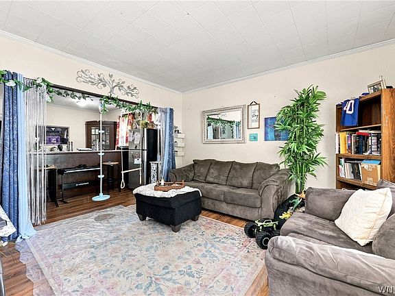 4th image of 107 Weber Ave