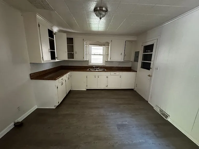 1001 Wilmouth St — Photo 9