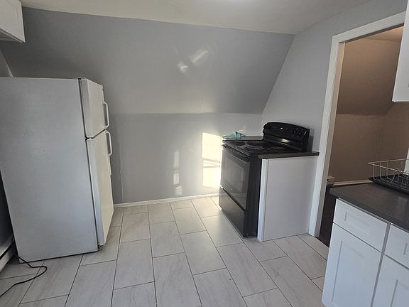 3rd image of 1115 Grove St Floor 3