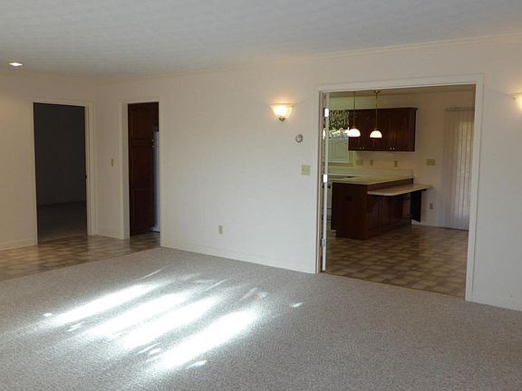 3rd image of 100 Brookshire Dr