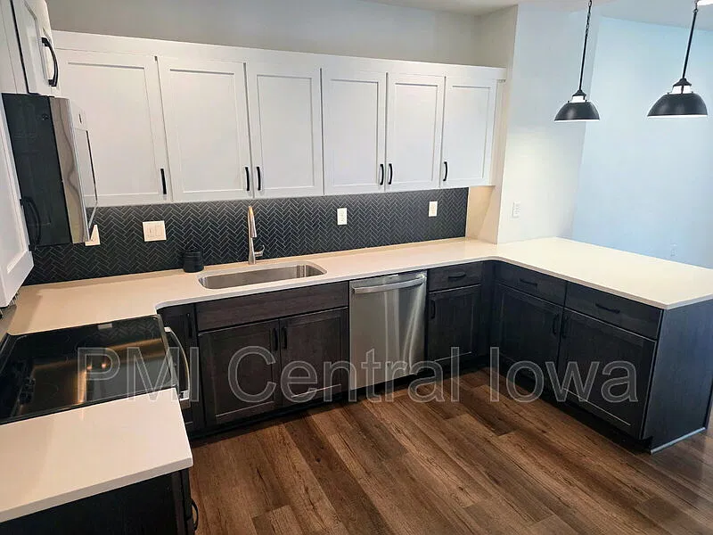3 bed, 2.5 bath, 1643 sqft, $2,695 — Photo 4