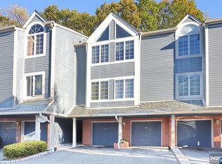 121 Surrey Ct, Ramsey, NJ 07446