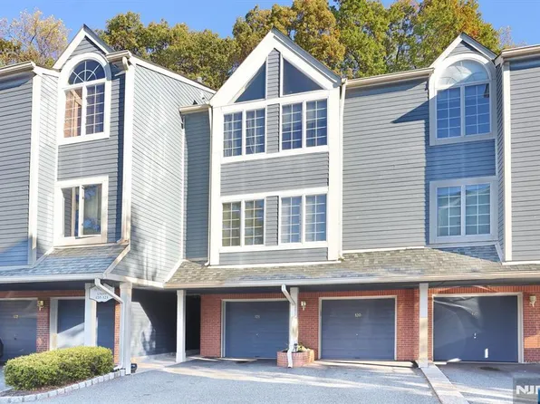 121 Surrey Ct, Ramsey, NJ 07446