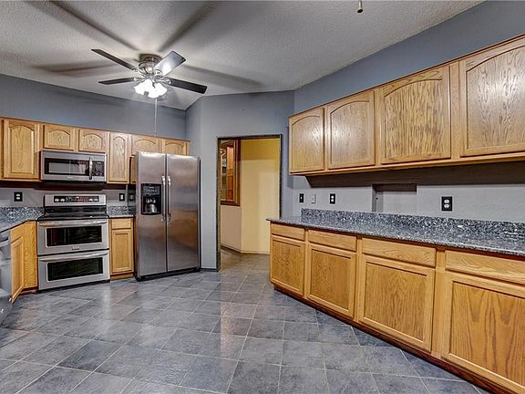 4th image of 1012 Buffalo Springs Dr