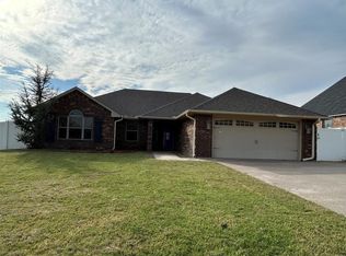 904 Roger Ave, Hinton, OK 73047