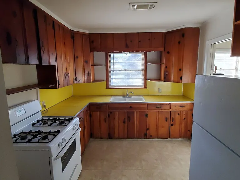 3208 Whitfield St — Photo 7