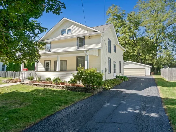 306 N 5th St, Oregon, IL 61061