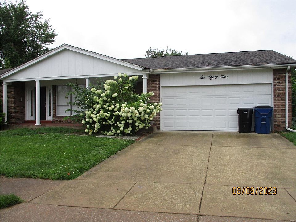 1st image of 689 Watersedge Dr