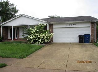 689 Watersedge Dr, Florissant, MO 63034