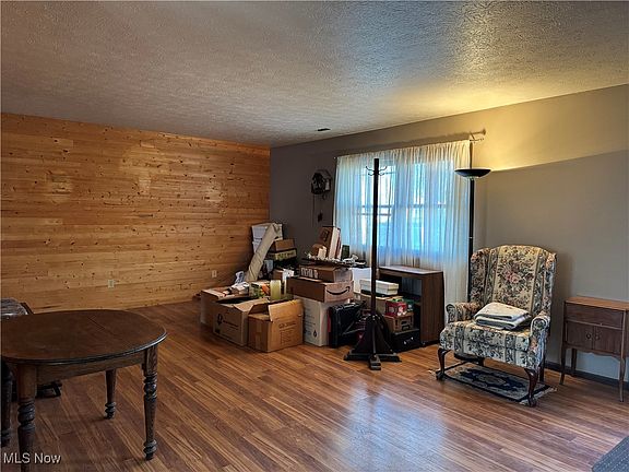 2nd image of 666 Lakeview Dr