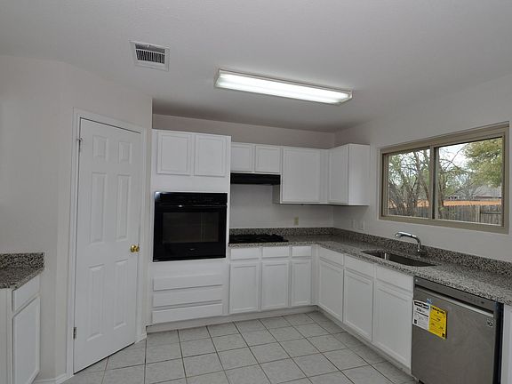 5th image of 1514 Blue Willow Ct