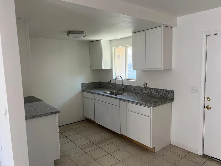 706 E Swain Rd #706 — Photo 5