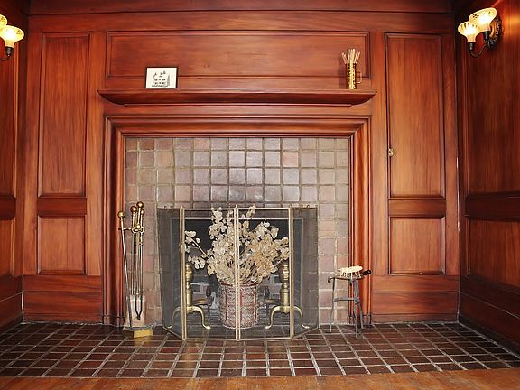 BEAUTIFUL Fireplace!!