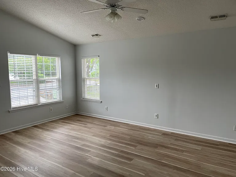 480 Saltaire Dr SW — Photo 6