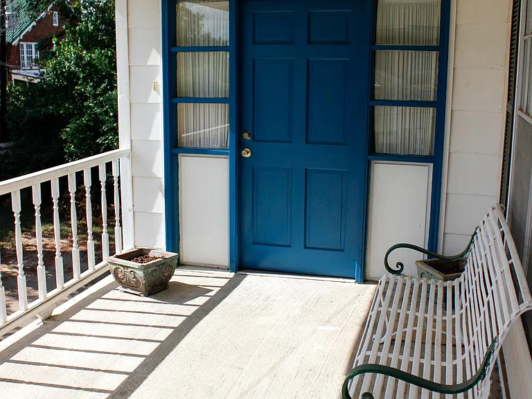 Entryway with a nice porch area.