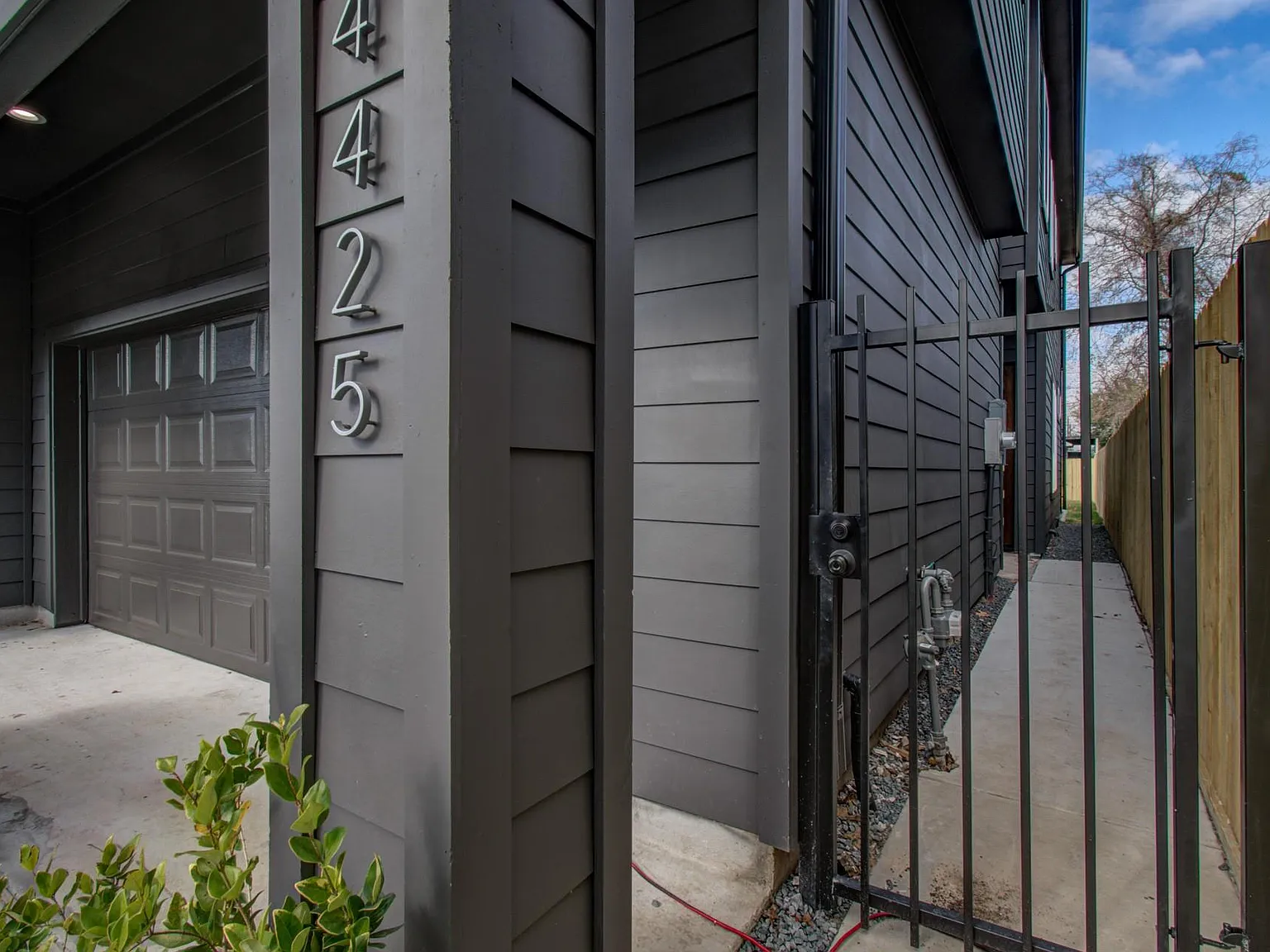 3 bed, 2.5 bath, 2070 sqft, $2,900 — Photo 4