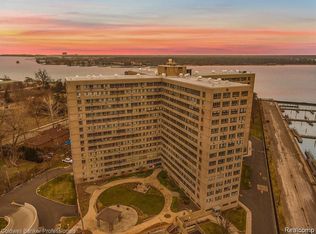 8900 E Jefferson Ave #1005, Detroit, MI