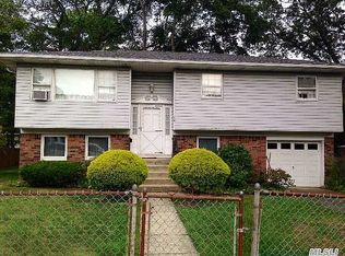 14 Salem Pl, Copiague, NY 11726