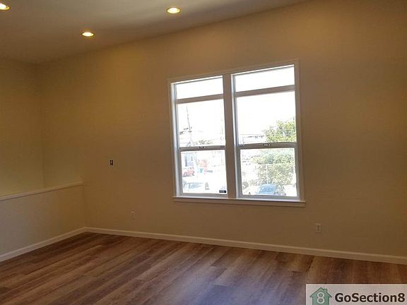 3rd image of 1659 La Salle Ave