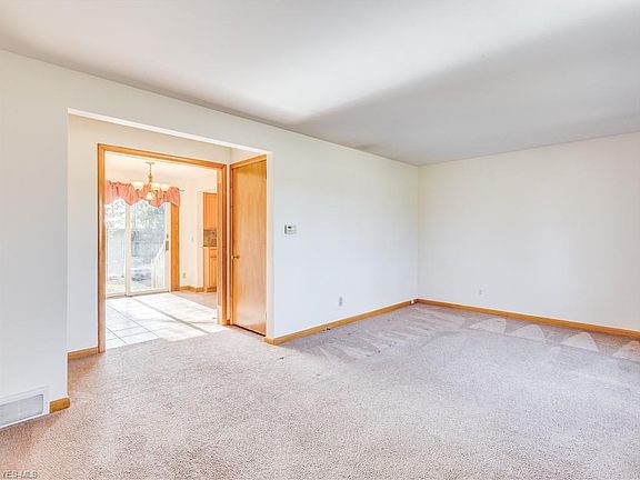 4th image of 220 Roanoke Ave