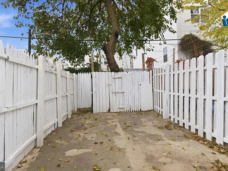 2625 Braddock St — Photo 2