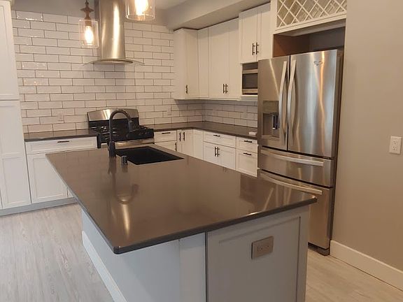 2nd image of 700 E Meinecke Ave #1