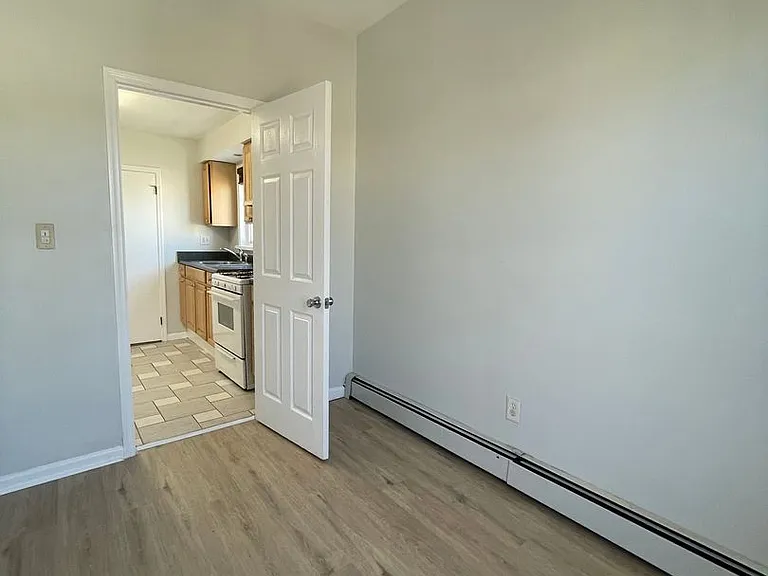 102 Evergreen Street — Photo 4
