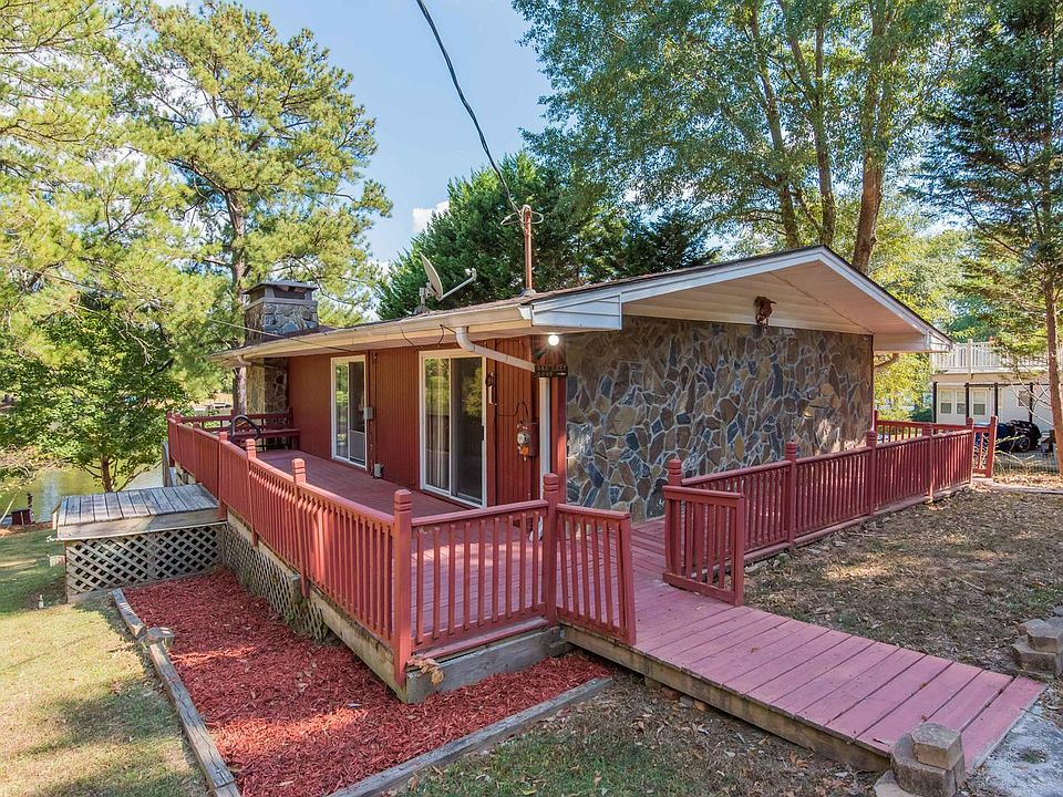 1st image of 2411 Lakeshore Dr NE