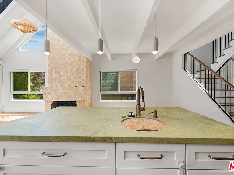 33 E Reef St #4 — Photo 7