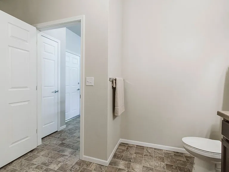 Diamond Bend Apartments — Photo 6