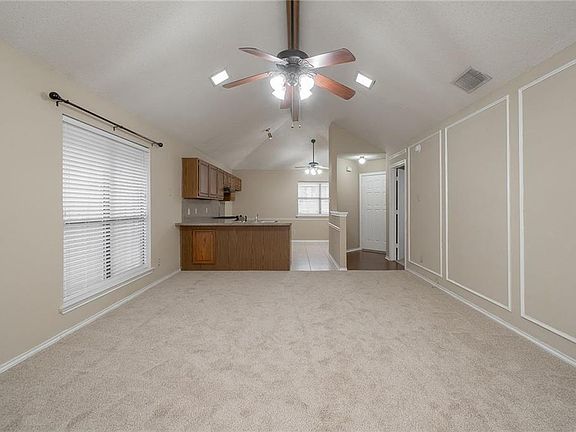 2nd image of 720 Red Oak Dr