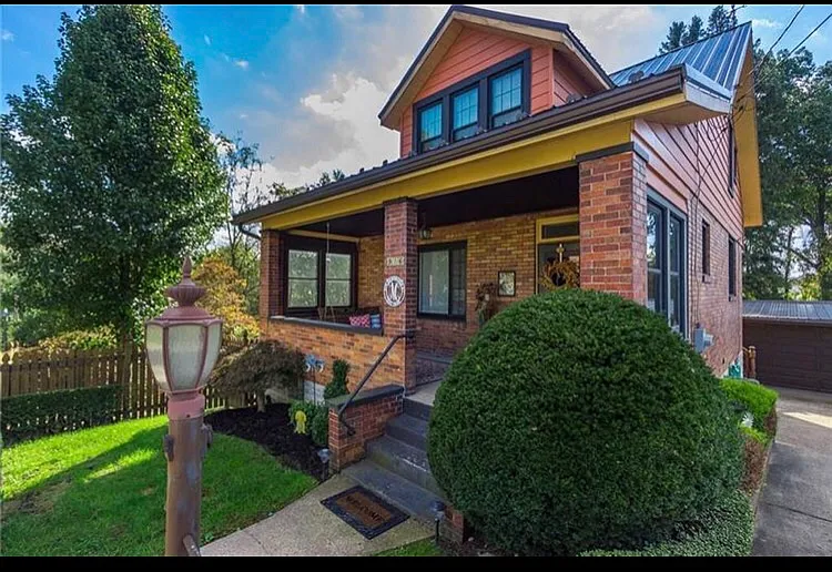 916 Dearborn St photo 1