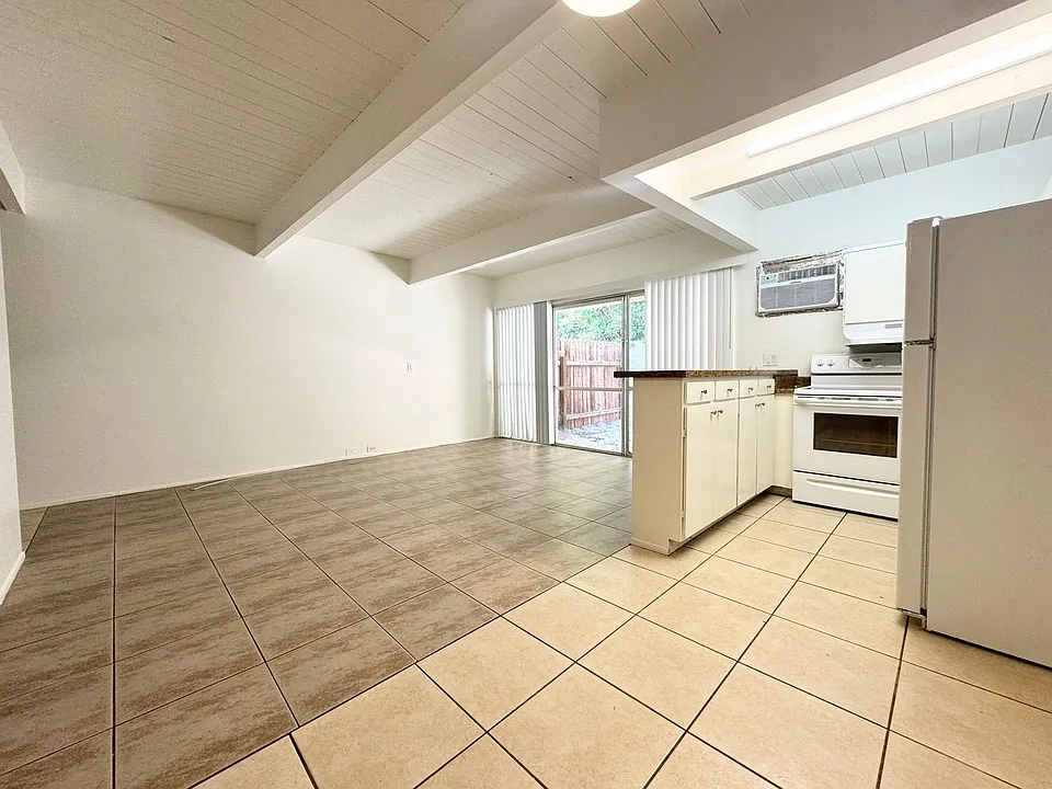 3737 Calle De Carlos #3