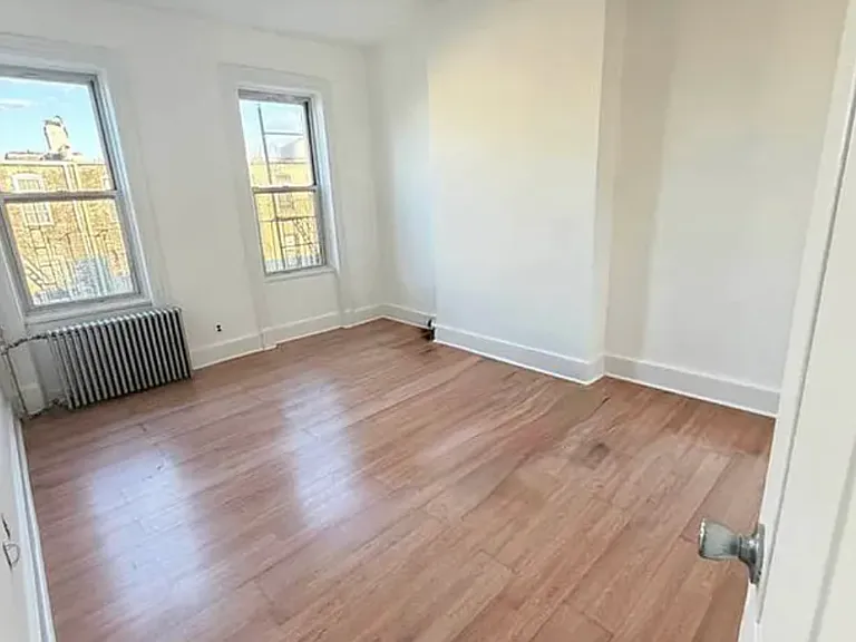 17-34 Menahan St #3F — Photo 3