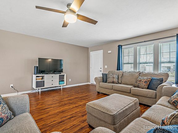4th image of 601 Wild Flower Dr