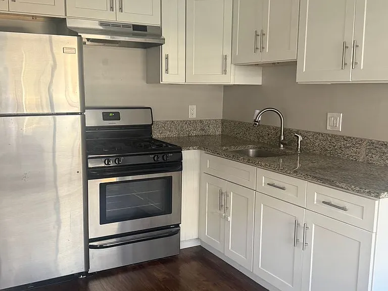 3946-3952 Iowa St — Photo 7