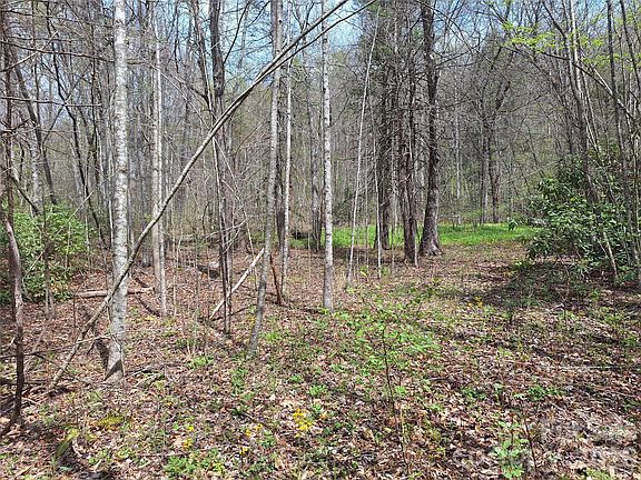 4th image of 946 Lake Rd